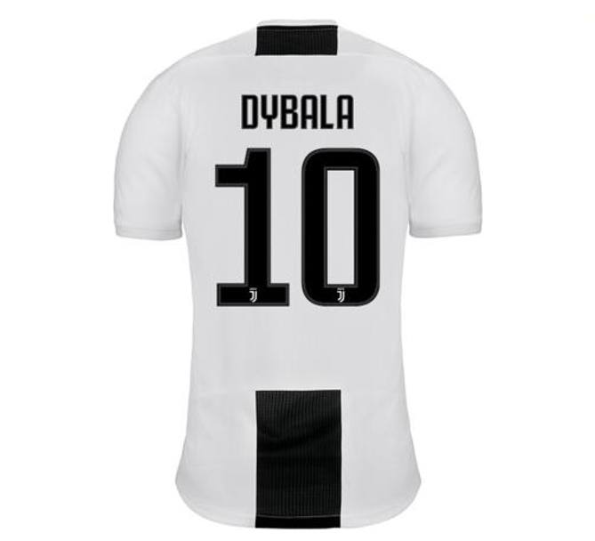 A differenza della maglia di questa stagione, i numeri saranno neri su fondo bianco. juventus.com